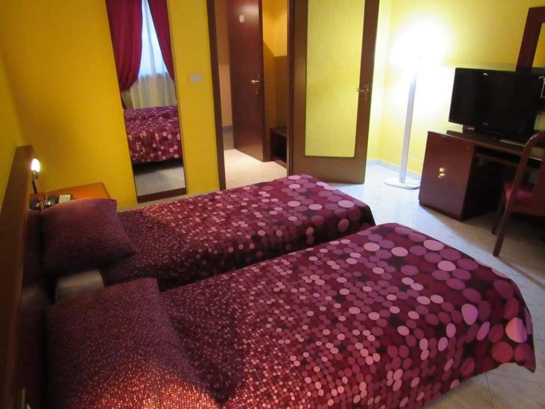 B&B The Sun Swimming & Pool Турин Экстерьер фото